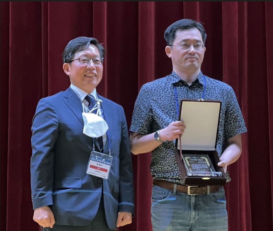 사진1 아트앤웹툰학부 산업디자인전공 최규한 교수가 한국콘텐츠학회 'KOCON 2022 국제디지털디자인 초대전'에서 우수작품 학술상을 수상했다