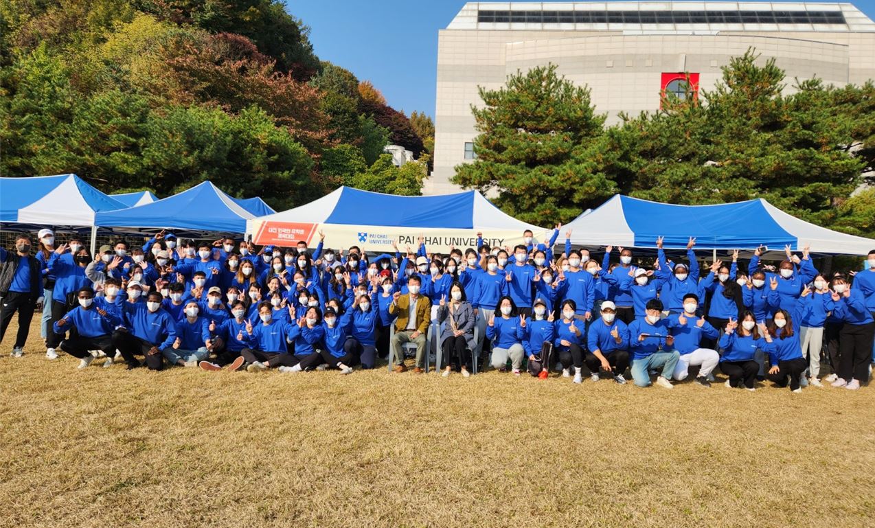사진1 지난 29일 '제5회 대전 외국인 유학생 체육대회'에 참여한 배재대 유학생들과 관계자들이 기념사진을 촬영했다